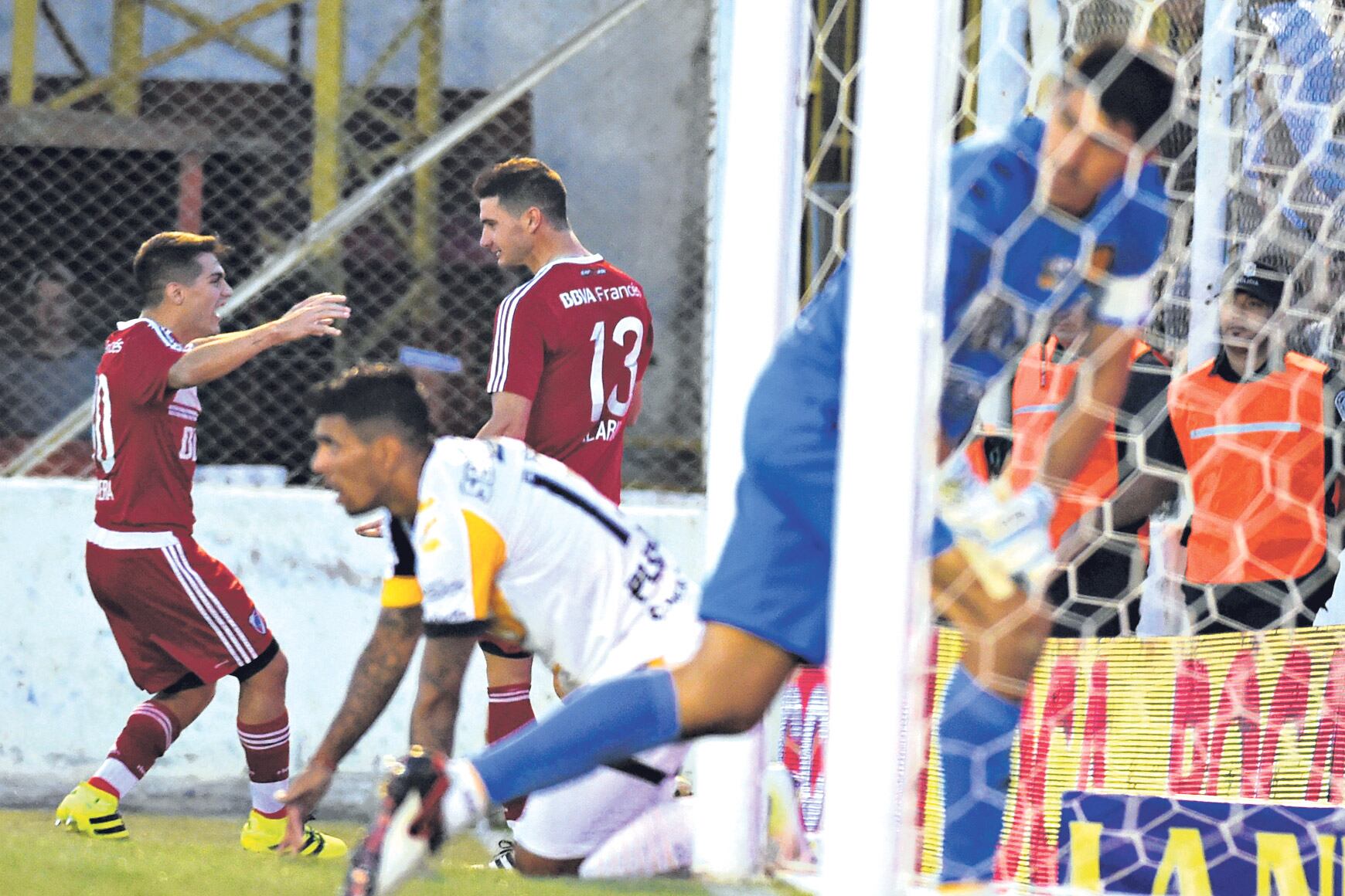 Alario estiró su racha goleadora con un gol que significó el empate parcial de River, que arrancó perdiendo ante Olimpo en Bahía Blanca.