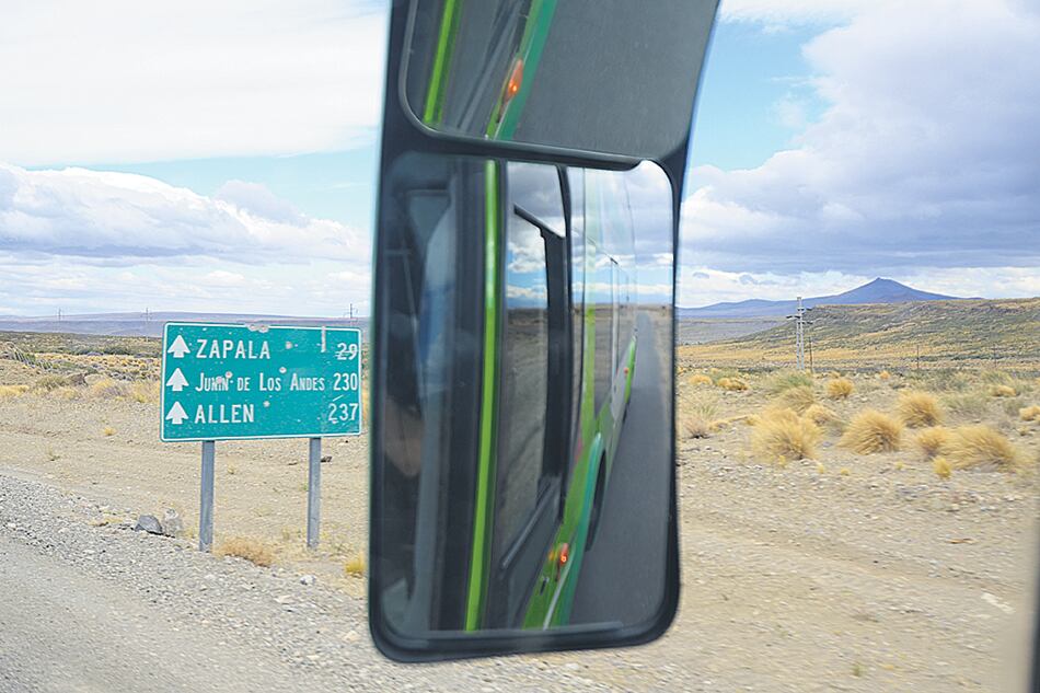 Las solitarias rutas del sur encierran una poética viajera de la soledad.