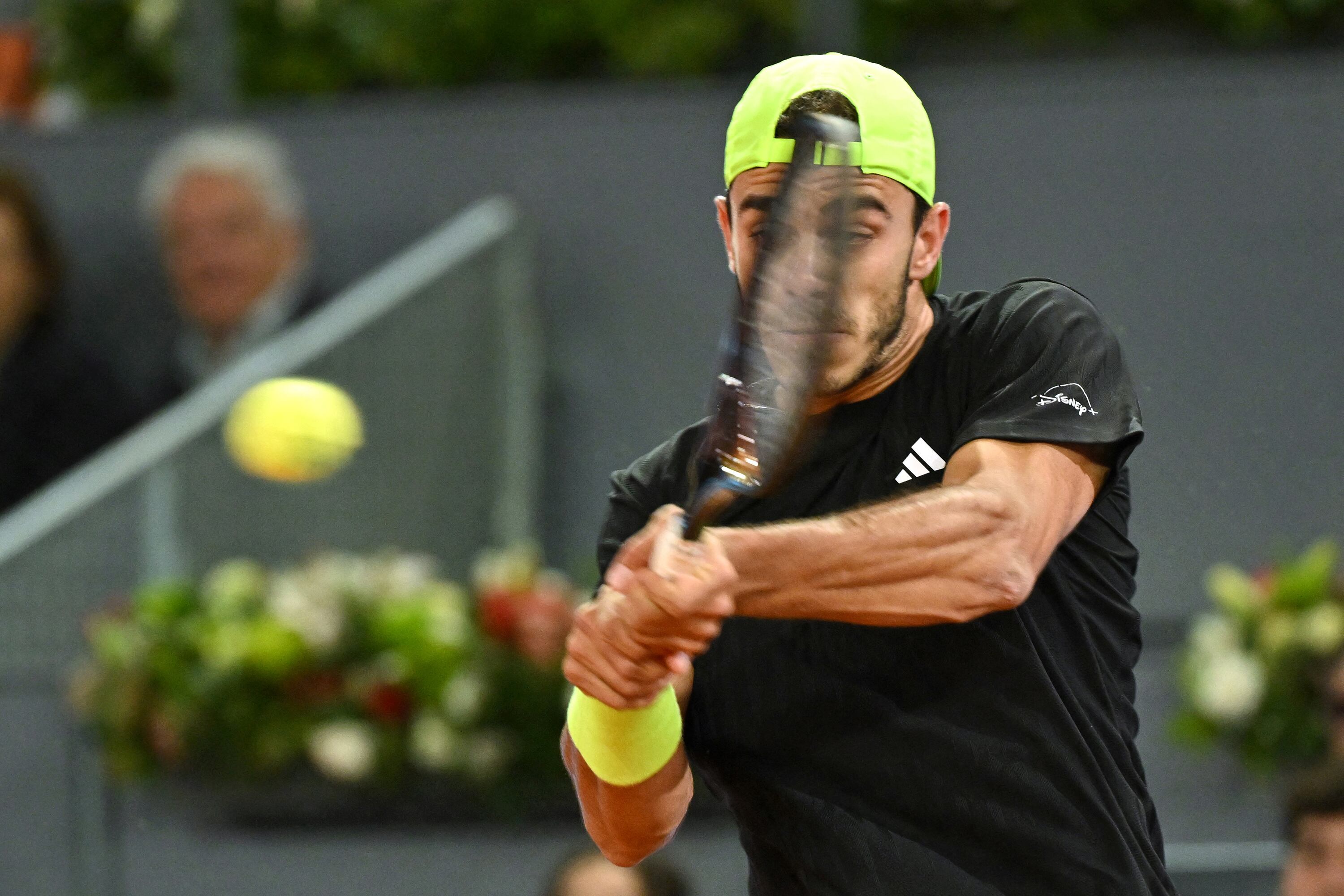 Cerúndolo devuelve con su revés