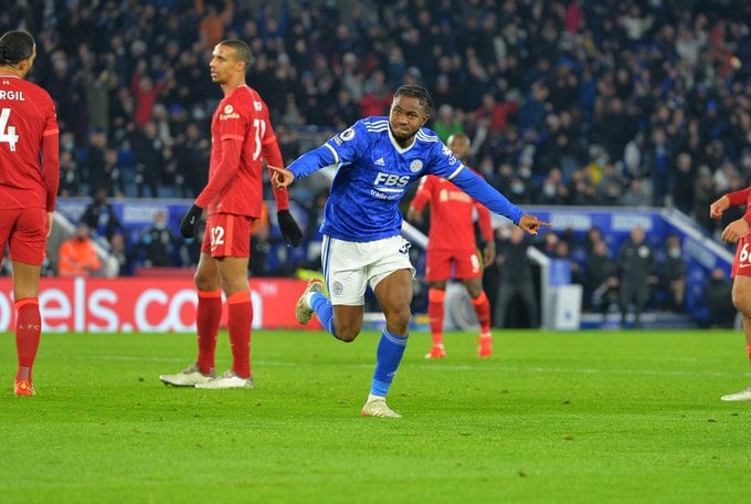 Lookman celebra en Leicester, para frustración del Liverpool