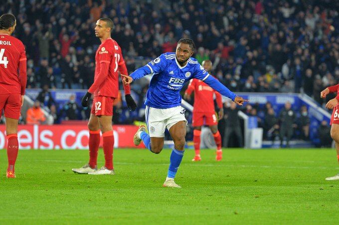 Lookman celebra en Leicester, para frustración del Liverpool