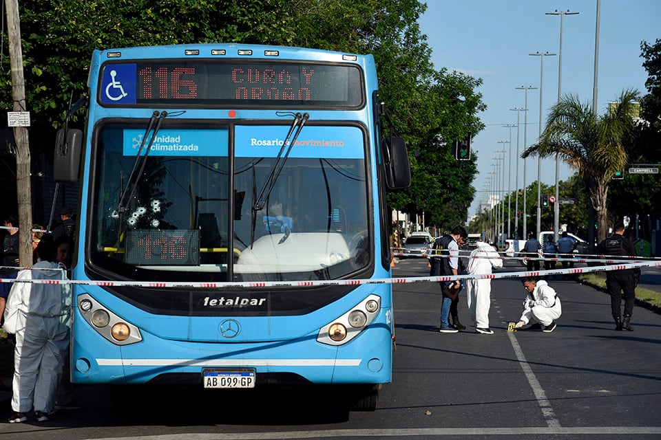 El colectivo en Eva Perón y Cullén.