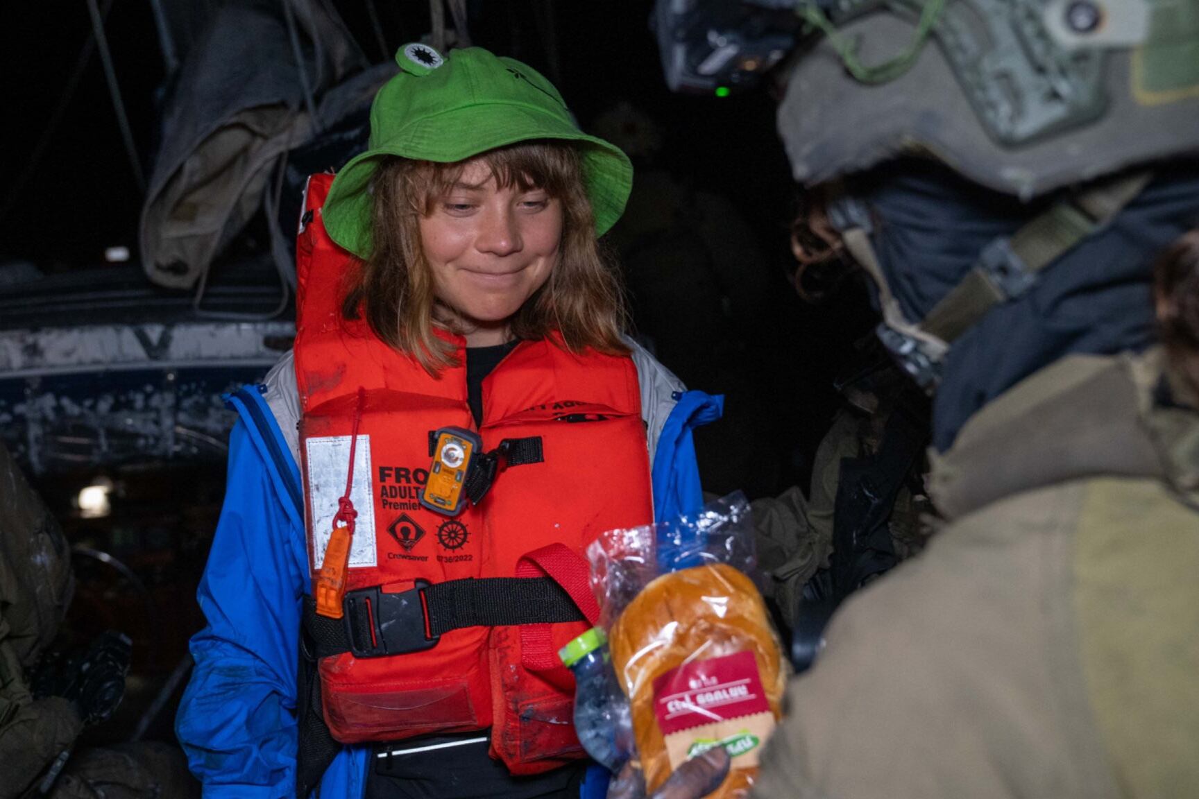 Luego de ser interceptada, las fuerzas israelíes entregaron un refrigerio a la activista Greta Thunberg
