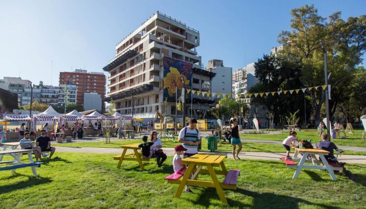 El tramo inaugurado y atrás, los edificios en construcción.
