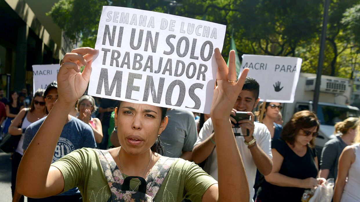 Según el informe, el Gobierno pretende reducir en un 15 por ciento los cargos públicos.