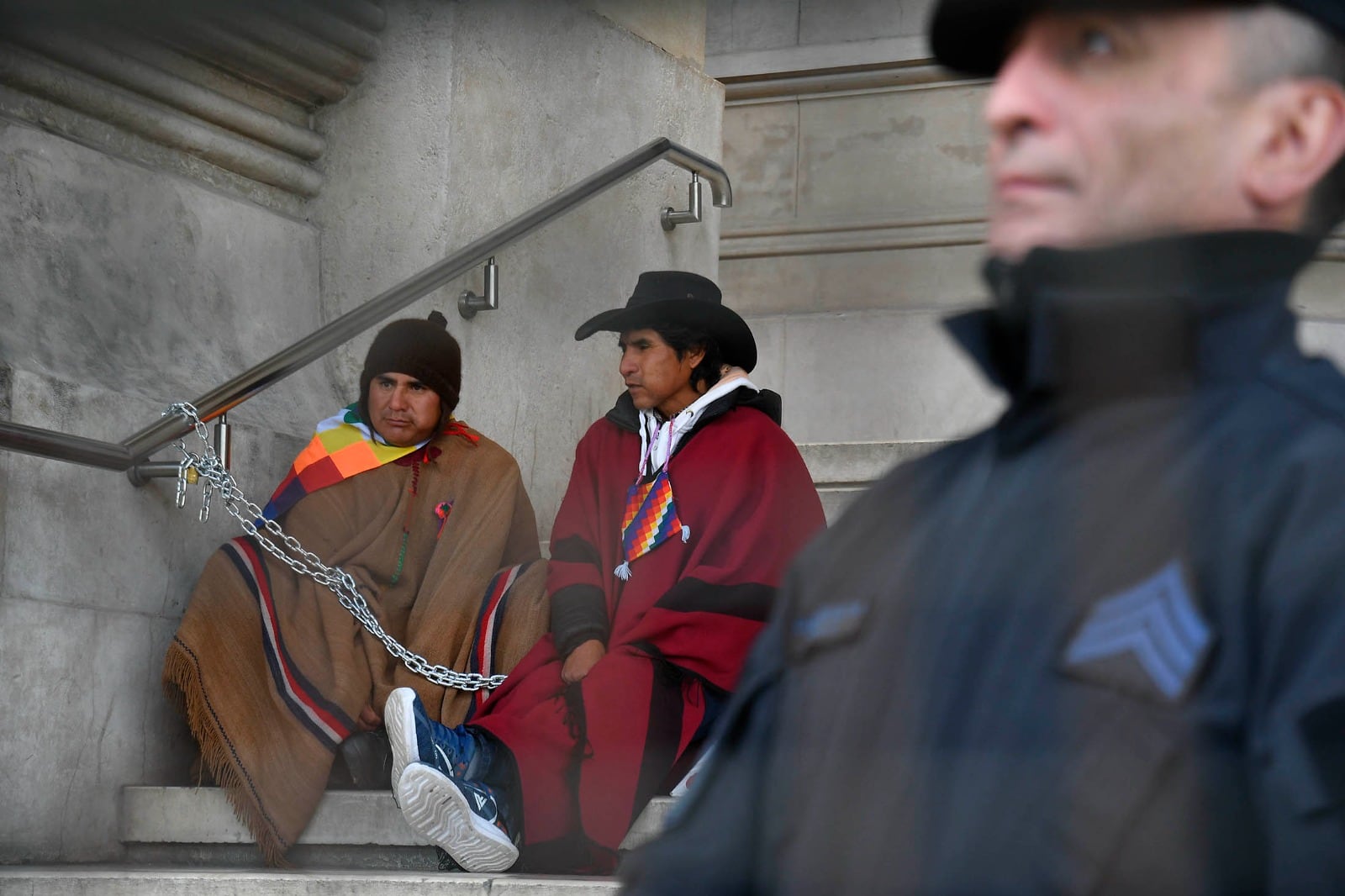 “En este momento hay algunos hermanos que se han encadenado, y que van a resistir ahí hasta que la Corte los reciba", dijo Pérez Esquivel. 
