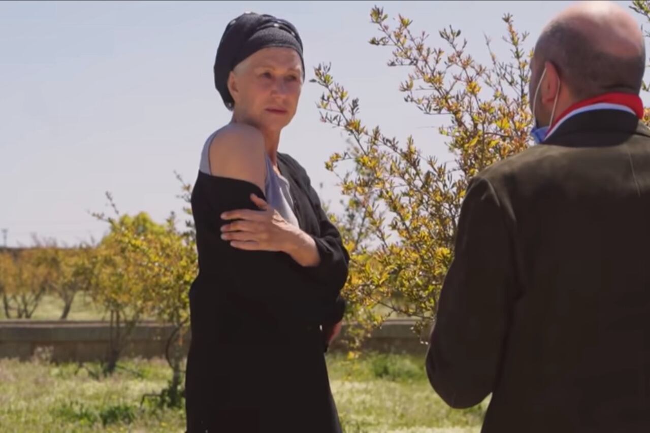 Helen Mirren en el video del tema del italiano Checco Zerrone.