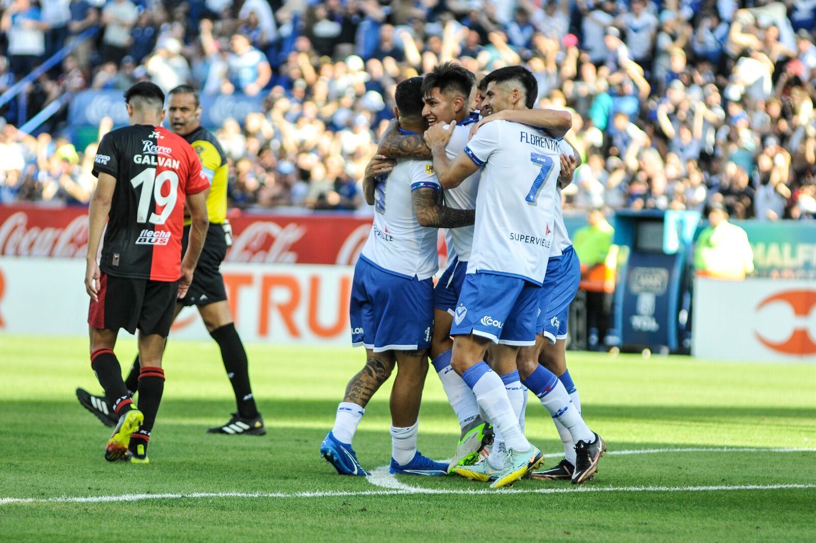 Vélez cumplió con su parte y condenó a Colón al desempate