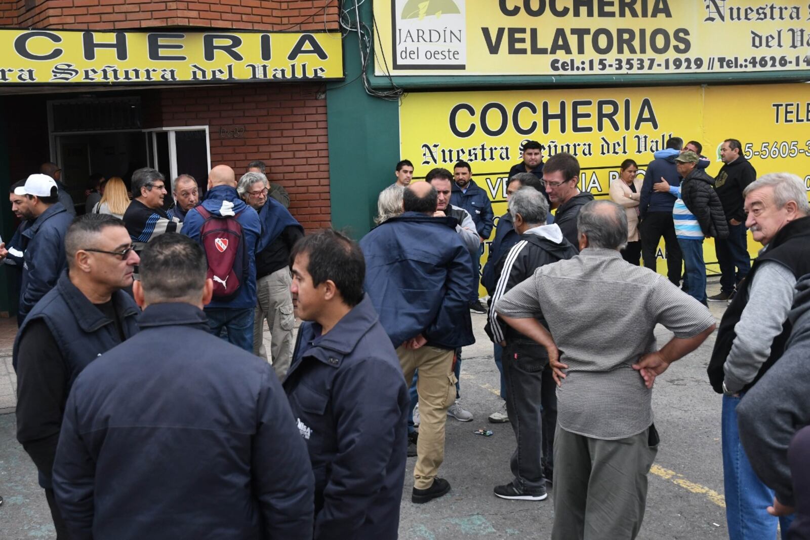 Familiares, vecinos y compañeros de Daniel Barrientos le dieron el último adiós este martes.