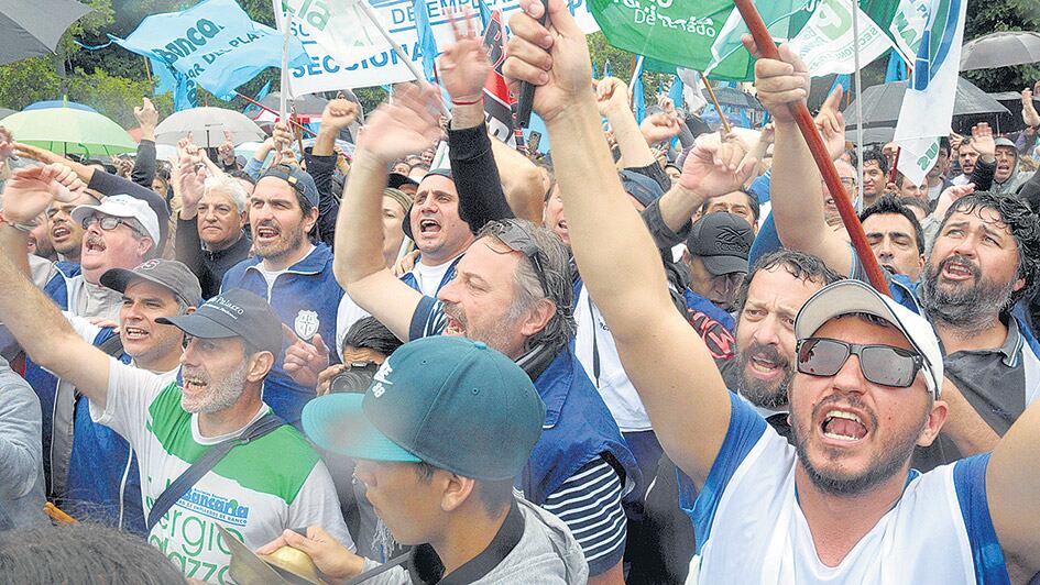 “No bien se rompa la tregua se volverá a las medidas de fuerza”, advirtieron los trabajadores.