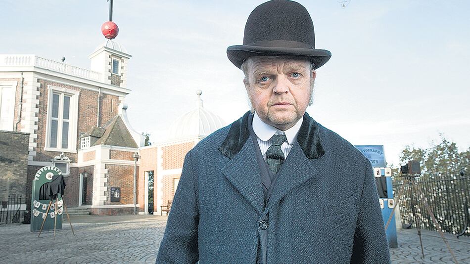 The Secret Agent está protagonizada por un sórdido Toby Jones.