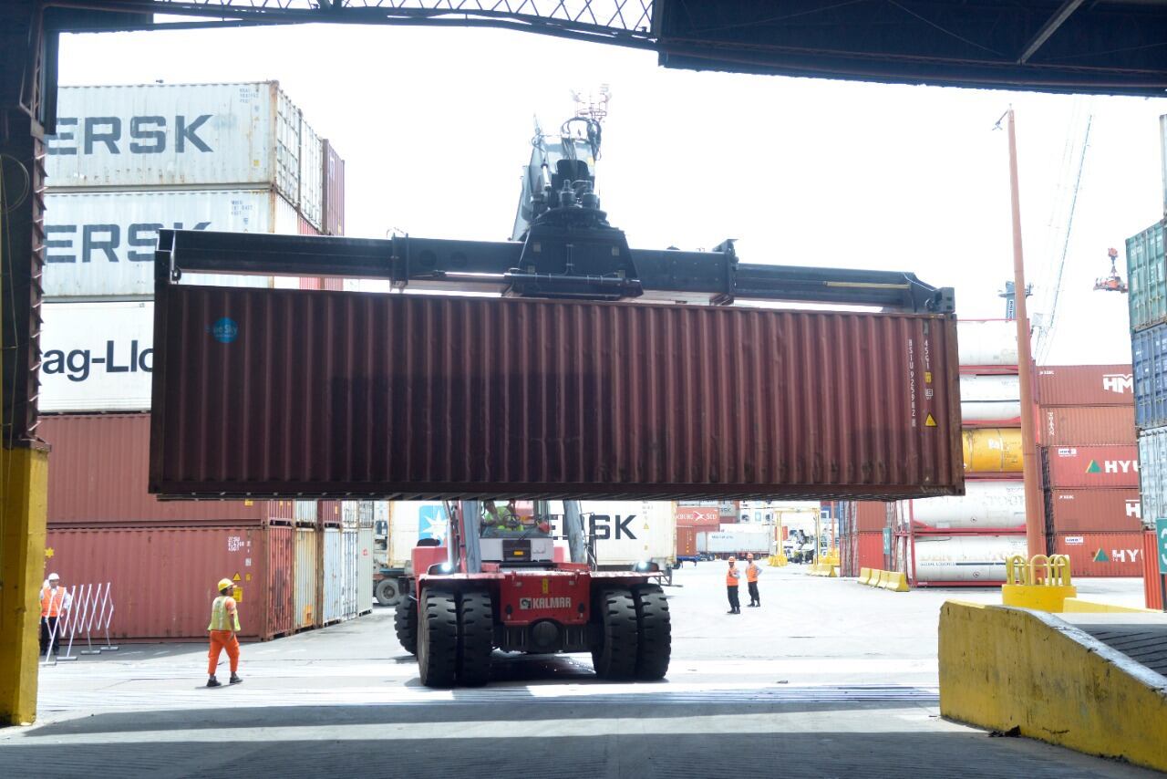 Container de China con mercadería contrabandeada en la Terminal 4
