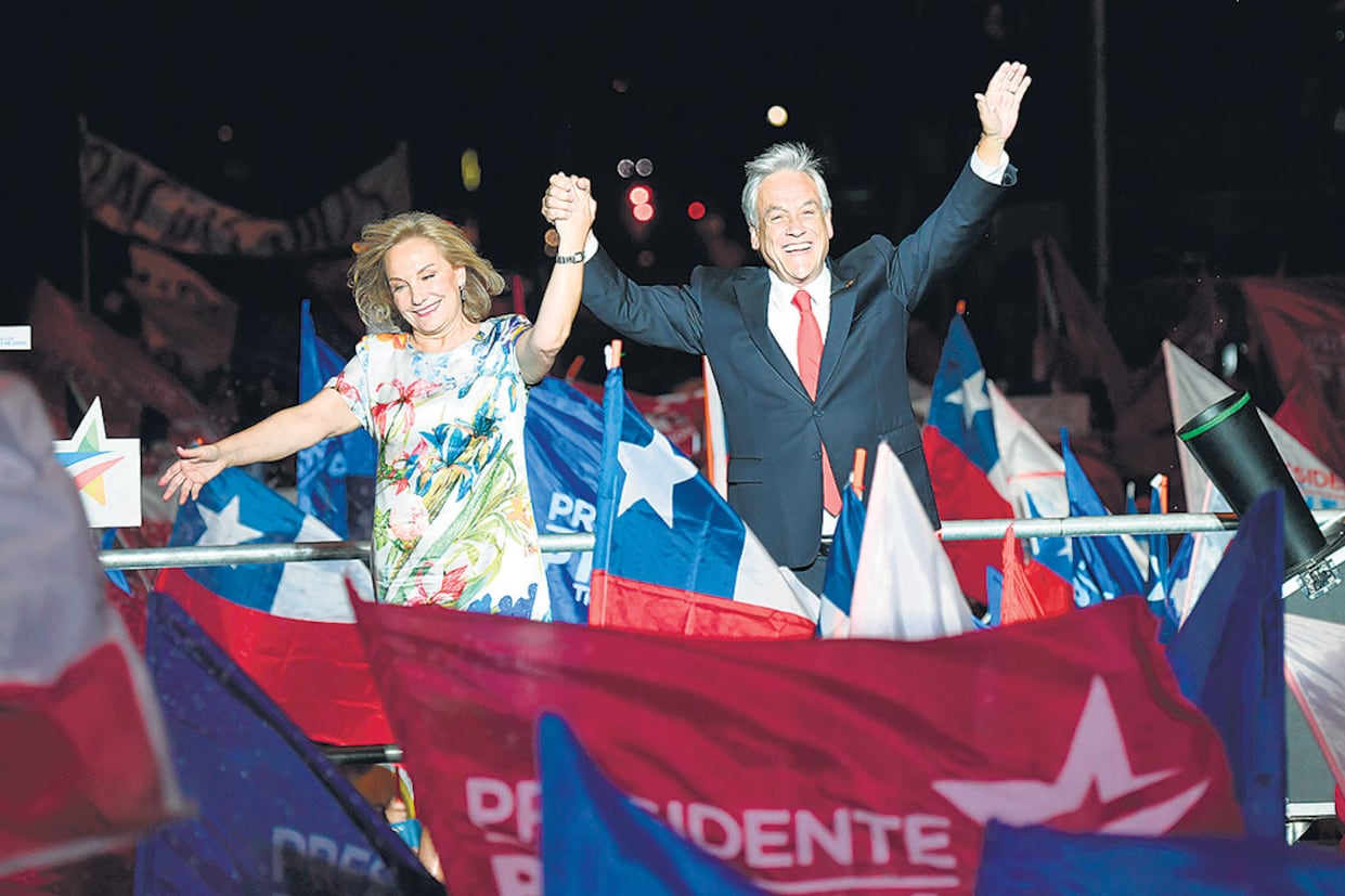 Sebastián Piñera celebró la victoria junto a su esposa Cecilia Morel.