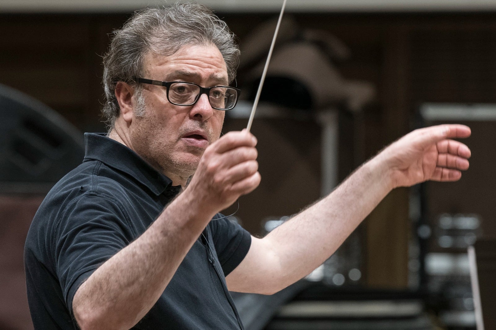 Matalón propone maneras distintas de relacionar imagen y sonido, de conjugar mirada y escucha.