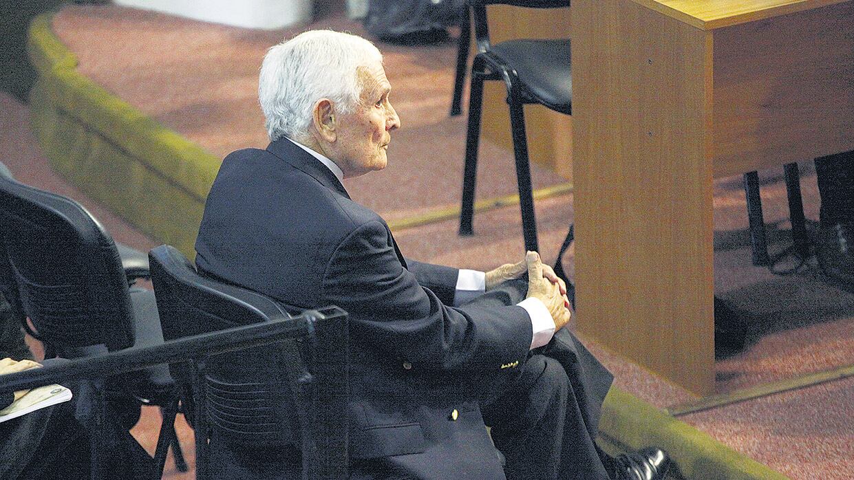 El represor Miguel Etchecolatz estaba en el penal de Ezeiza.