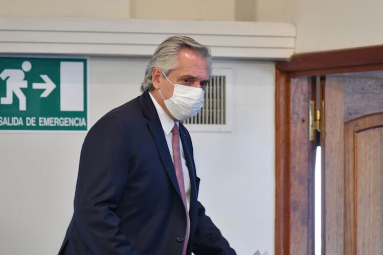 Fernández dijo que mandó sacar las vallas de Olivos.