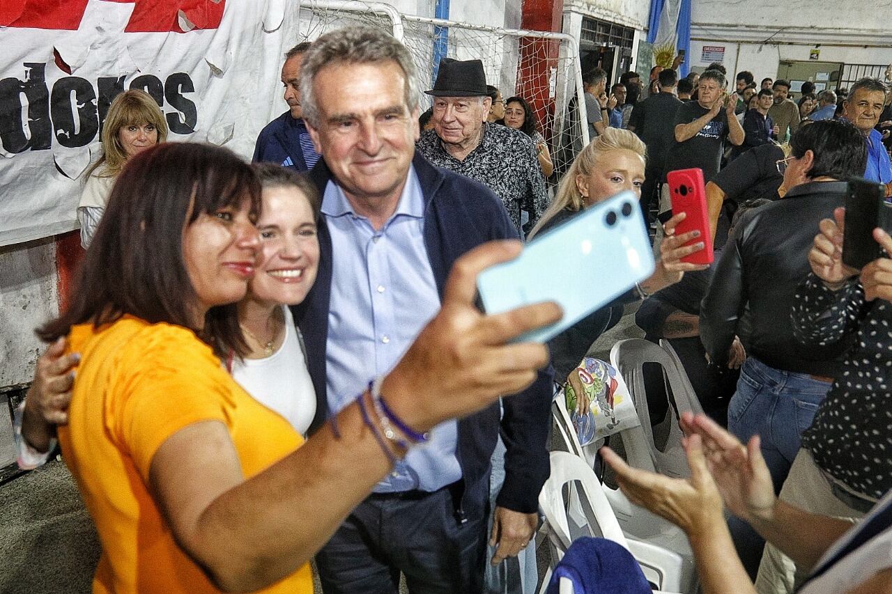 Caren Tepp y Agustín Rossi en acto en Santa Fe.