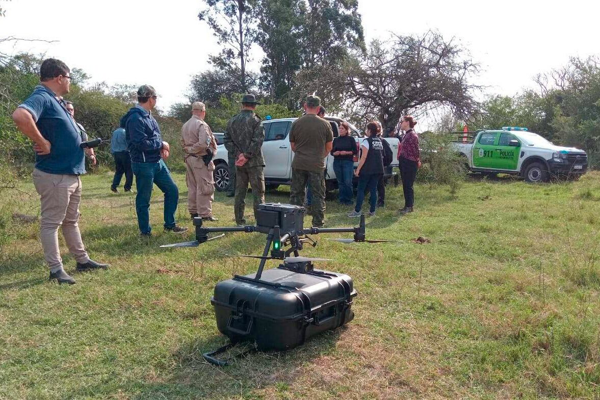 A Loan lo buscan con perros y drones.