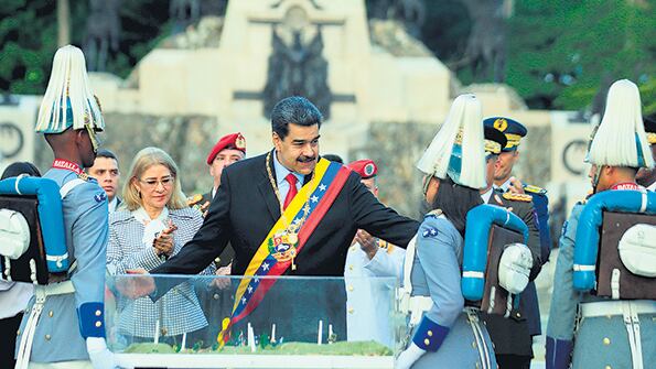 Maduro participa de una conmemoración de la batalla de Carabobo en el Palacio de Miraflores.