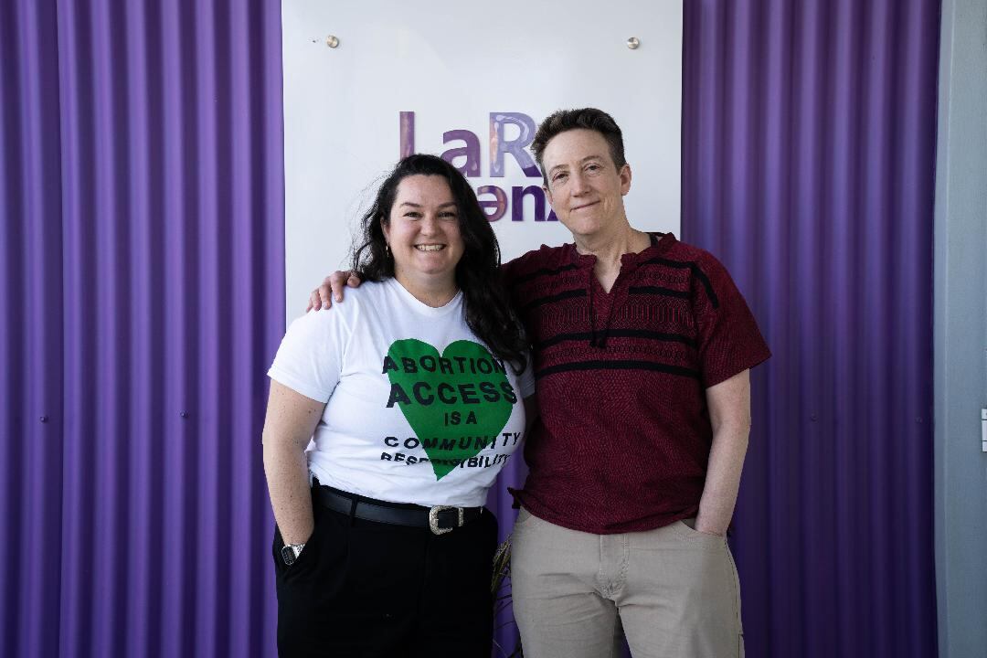 Naomi Braine y Lucía Berro Pizzarossa aseguran que en los Estados Unidos las redes feministas se mantienen fuertes