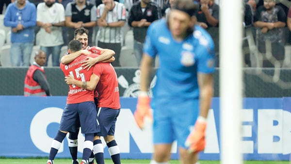 El Rojo festeja el gol de Benítez, cuando iban menos de dos minutos.