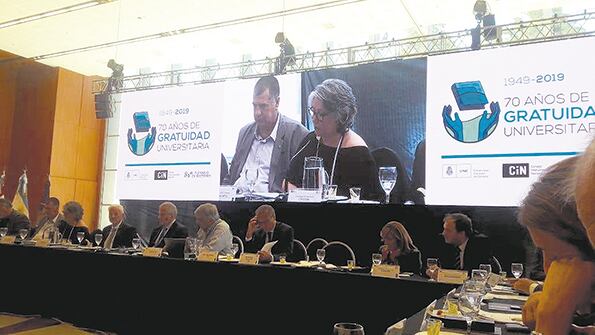 Néstor García y Sandra Torlucci presentaron la iniciativa en el último plenario del CIN.