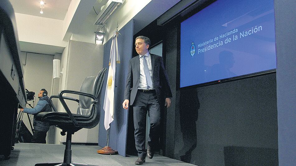 Nicolás Dujovne, ministro de Hacienda, se topó con un aumento del riesgo país a 560 puntos.