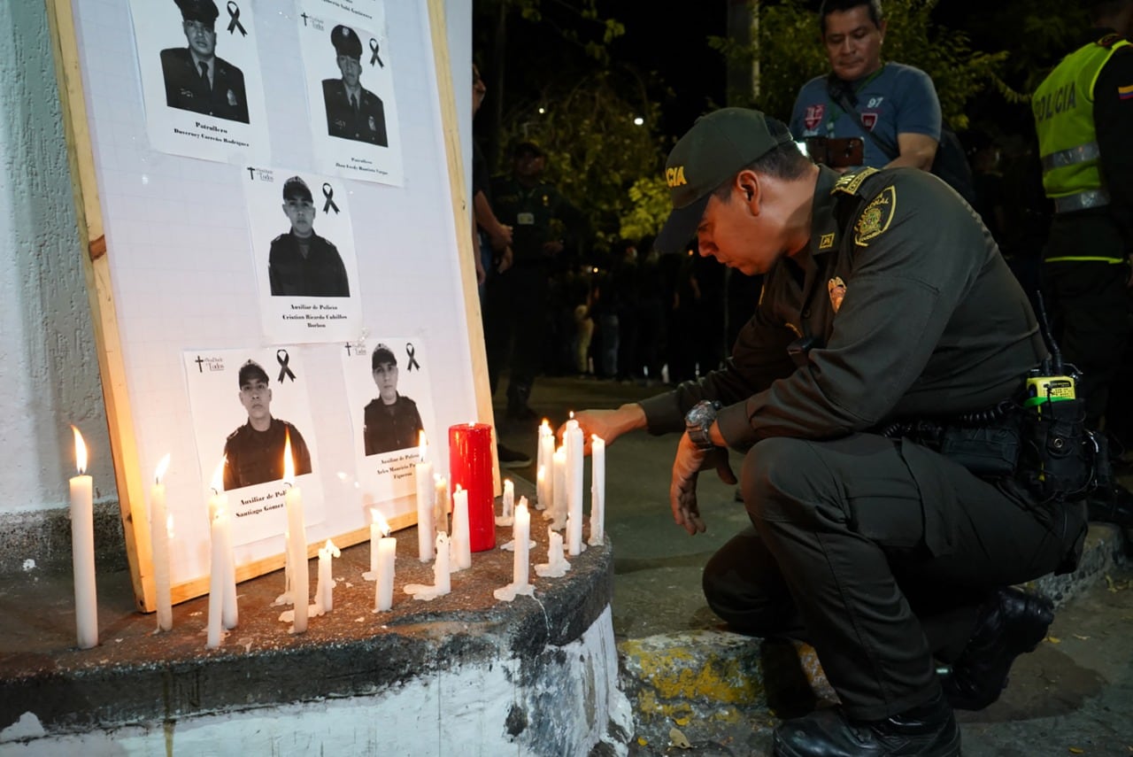 Tributo en Neiva, departamento de Huila, a los oficiales caídos.