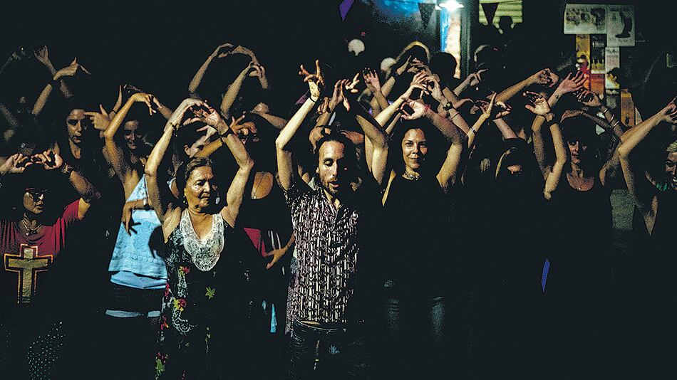 Con La Guapetona, los intérpretes se salen de los tablados con menú a la carta y los festivales conmemorativos.