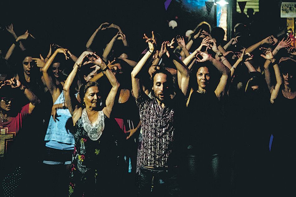 Con La Guapetona, los intérpretes se salen de los tablados con menú a la carta y los festivales conmemorativos.