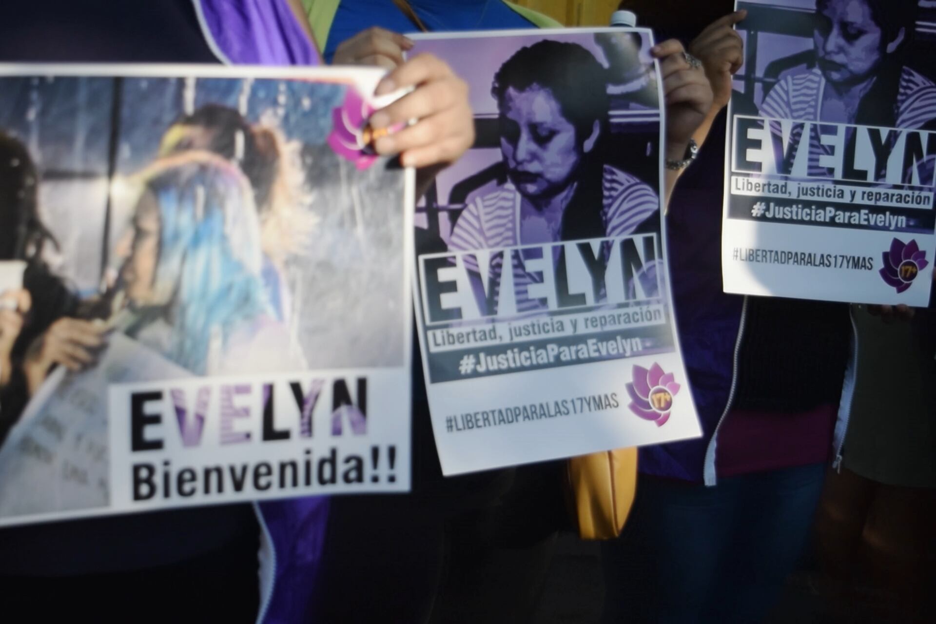 Evelyn Hernández fue violada y tuvo un bebé muerto. La condenaron a 30 años de carcel. La Agrupación Ciudadana movilizó una campaña internacional pidiendo su absolución. Fue sobreseída en 2019.