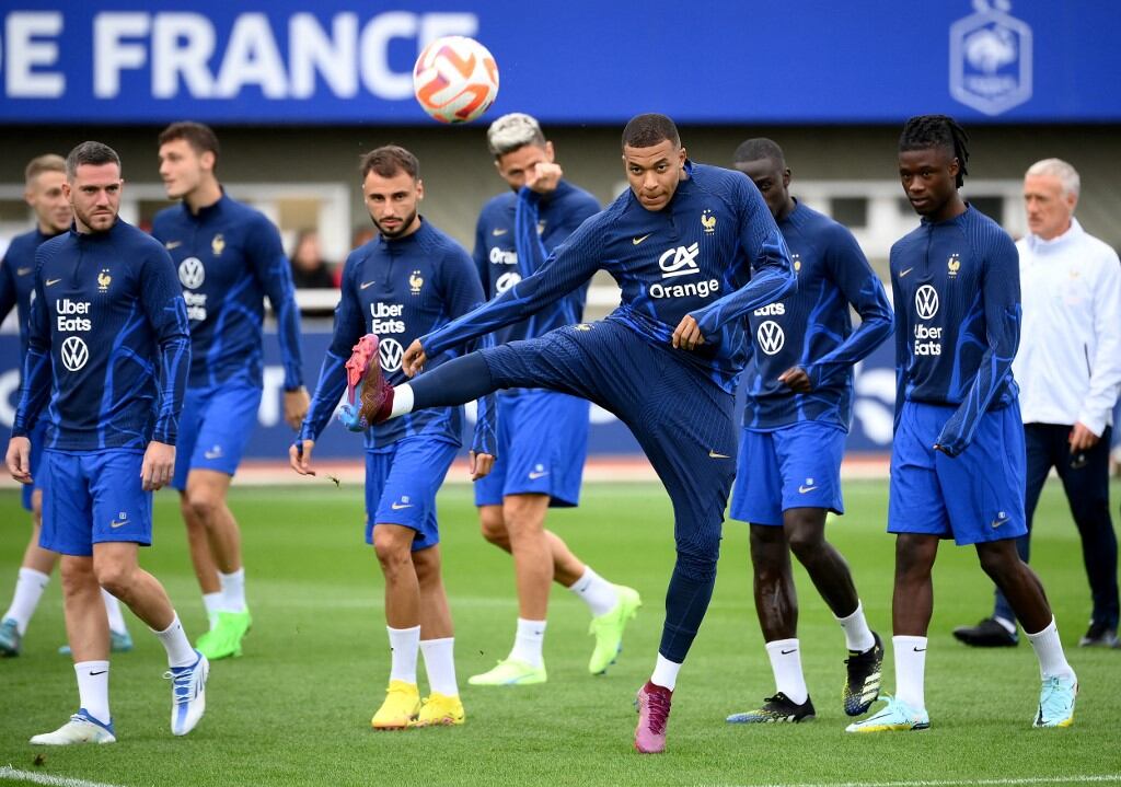 Kylian Mbappé, al frente de la práctica de Francia