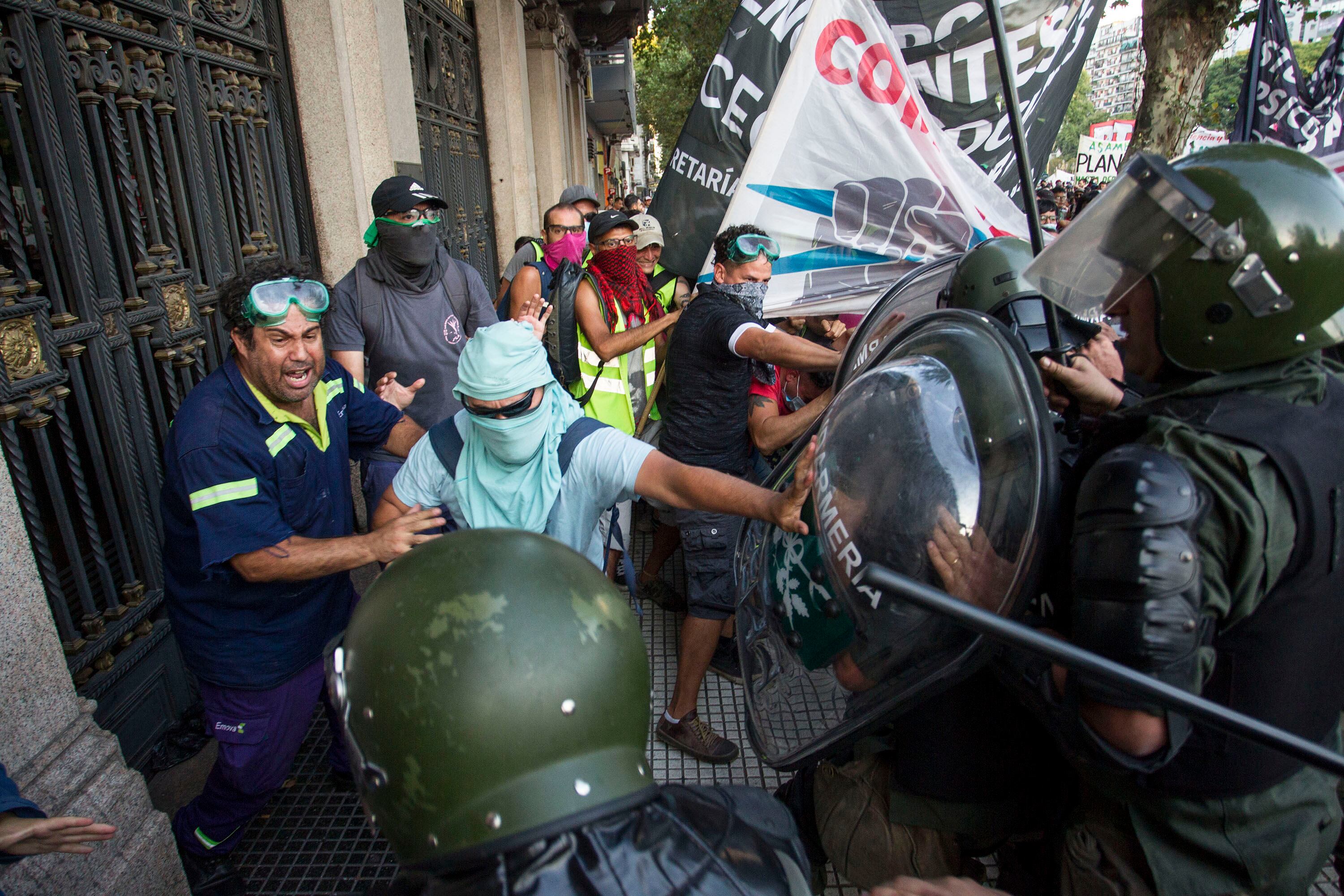 Las medidas adoptadas por Javier Milei generan malestar social