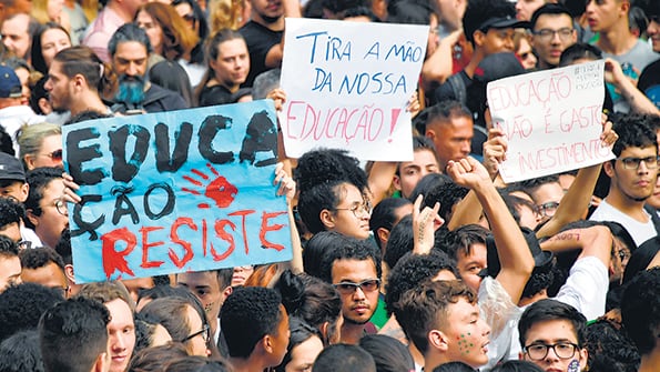 La manifestación estudiantil en San Pablo fue una de las más numerosas.