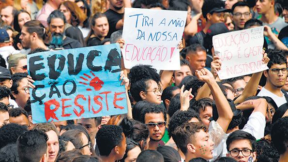 La manifestación estudiantil en San Pablo fue una de las más numerosas.