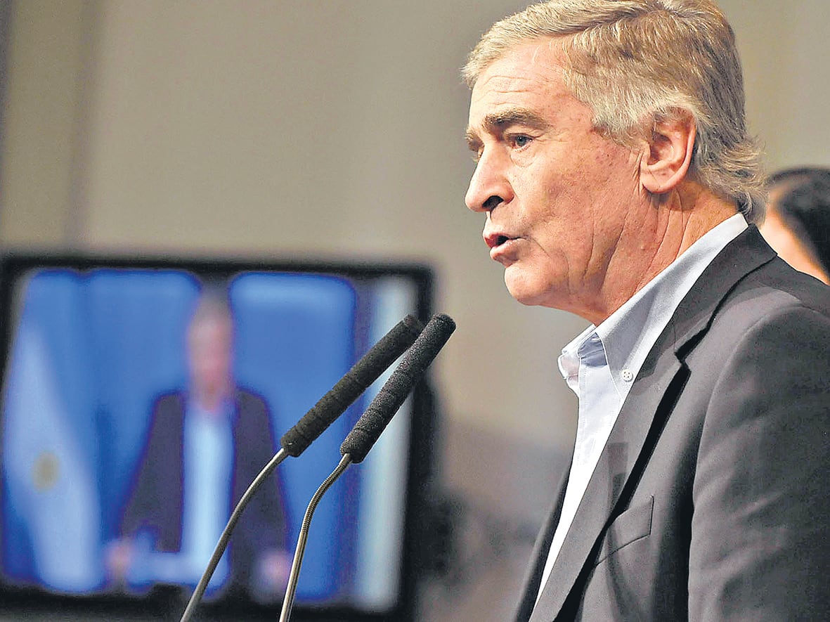 Oscar Aguad, en línea con el anuncio de Macri, se retractó del acuerdo; hoy va al Congreso.