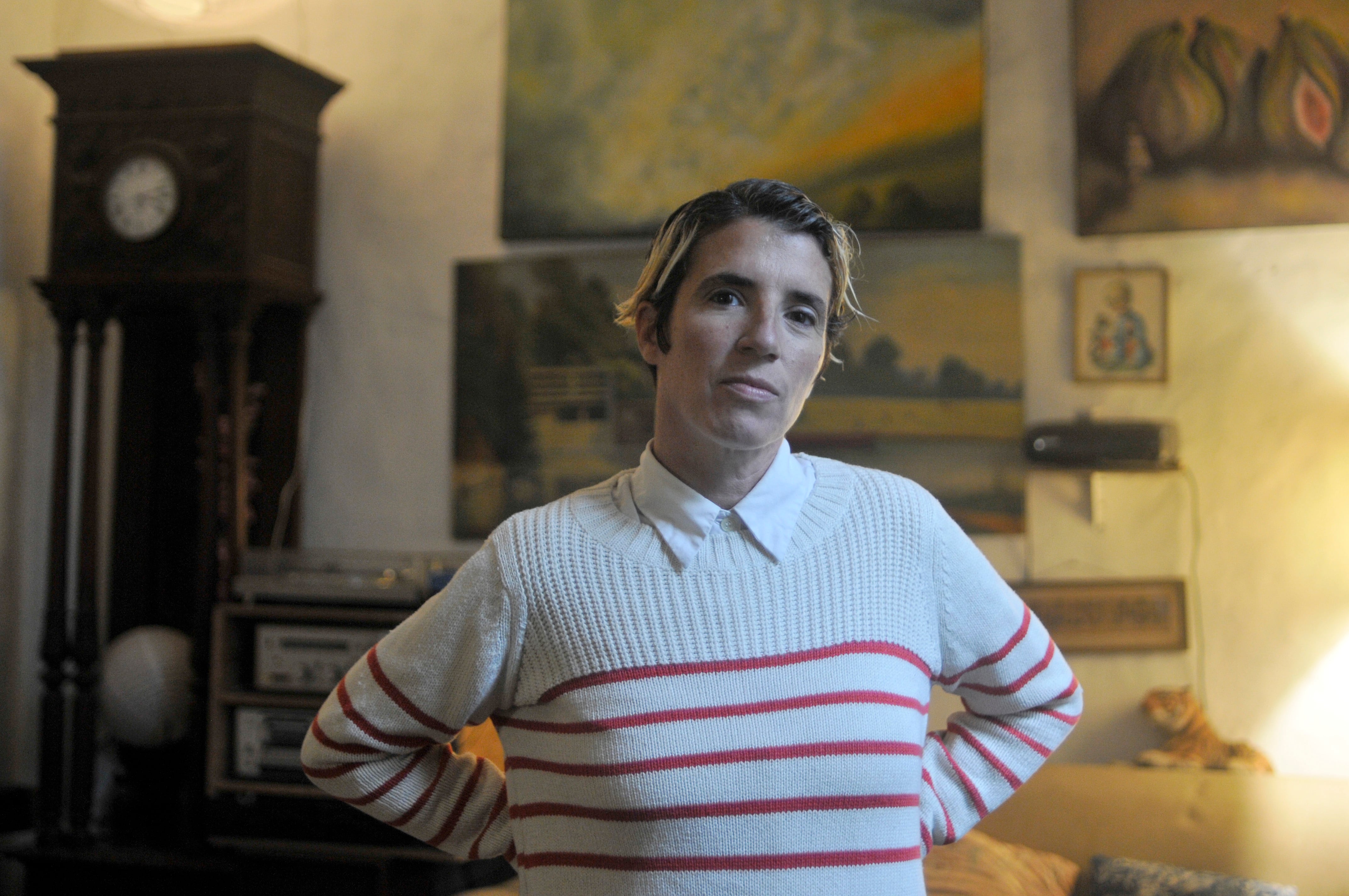 Onis fue alumna de Polaco, a quien define como "un profesor desafiante, riesgoso y divertido"