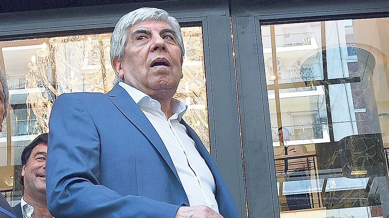 Moyano es alcanzando por una medida judicial lista desde diciembre y que se activa a días de la marcha.