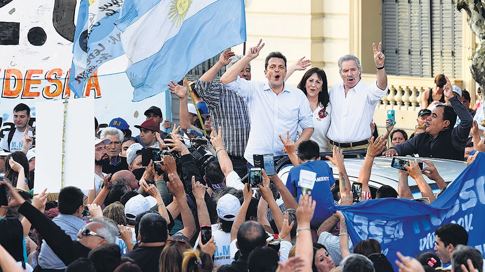 “Entre la corrupción y el ajuste, hay un camino de esperanza”, dijo el candidato a senador.
