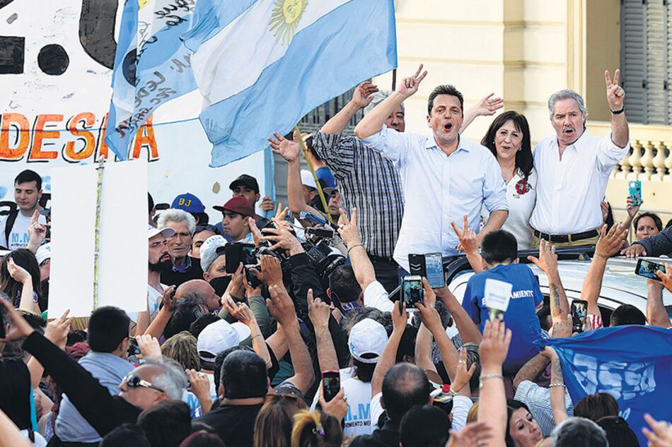 “Entre la corrupción y el ajuste, hay un camino de esperanza”, dijo el candidato a senador.