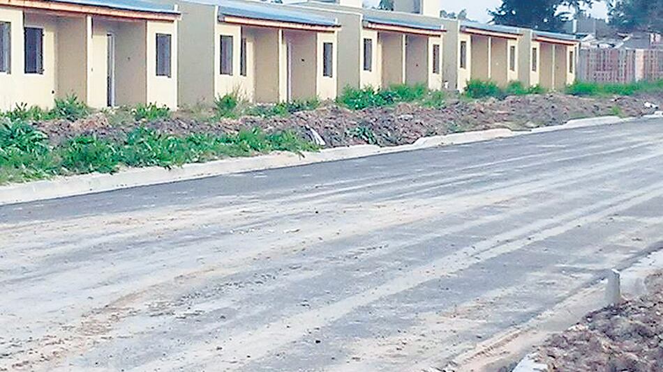 Las casas ya levantadas que las mujeres nunca pudieron ocupar.