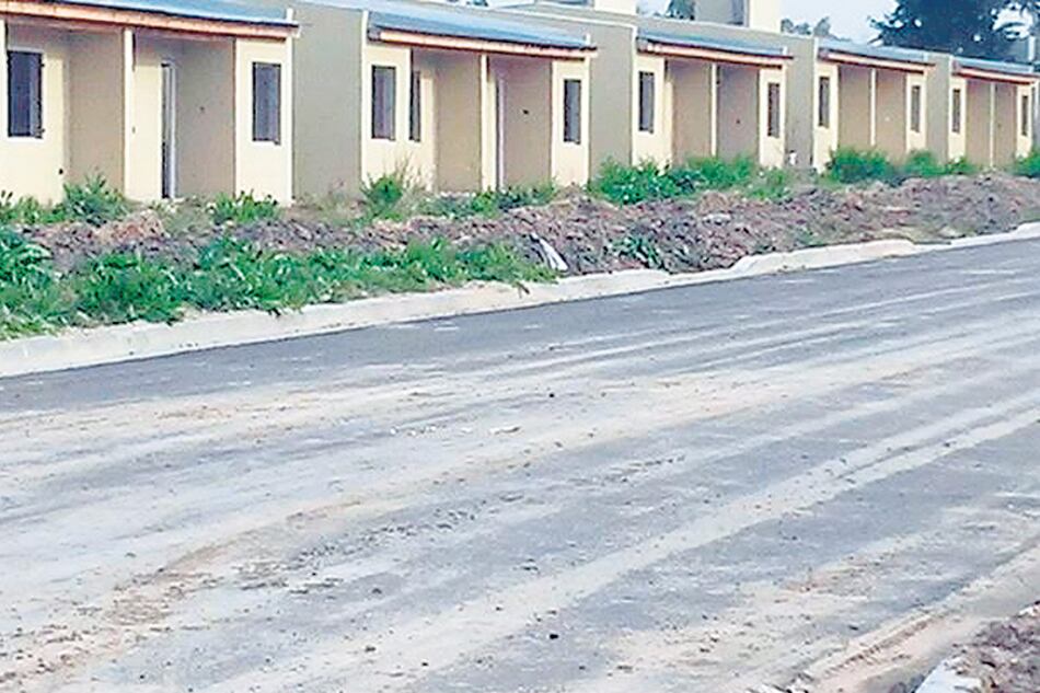 Las casas ya levantadas que las mujeres nunca pudieron ocupar.