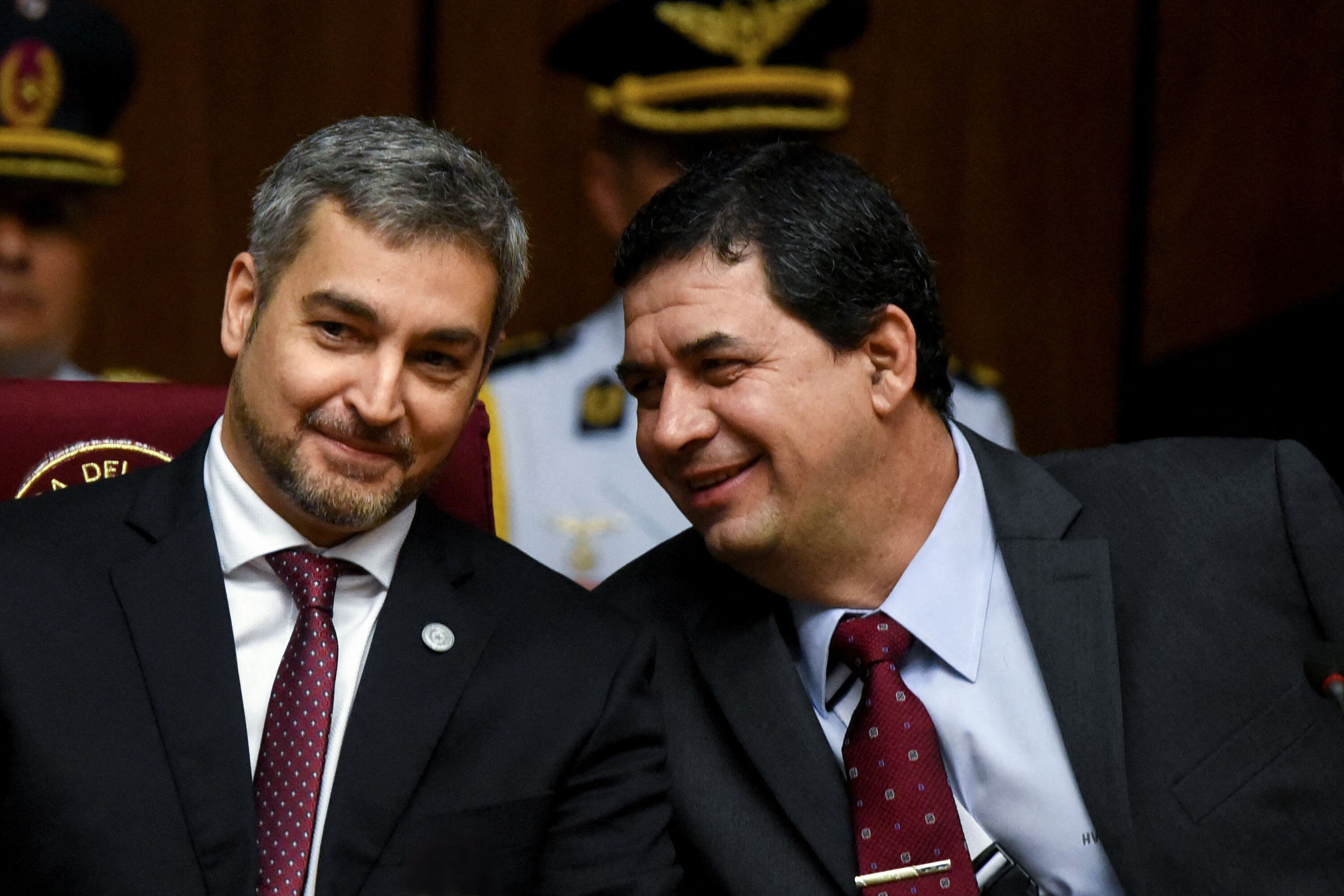 El presidente Benítez con el renunciante vice Hugo Velázquez.