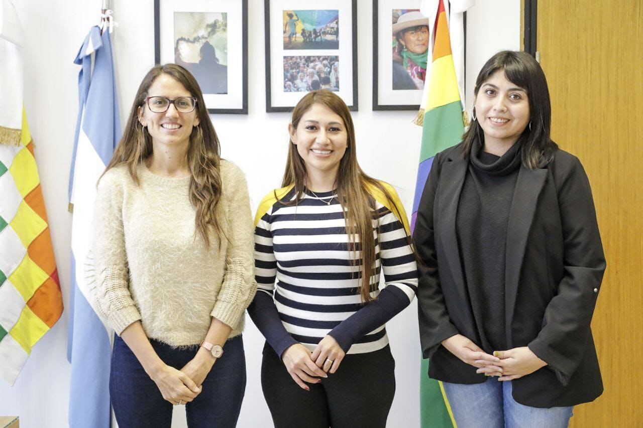 Ivana Ibañez y Tamara Franco con Ely Gómez Alcorta. 
