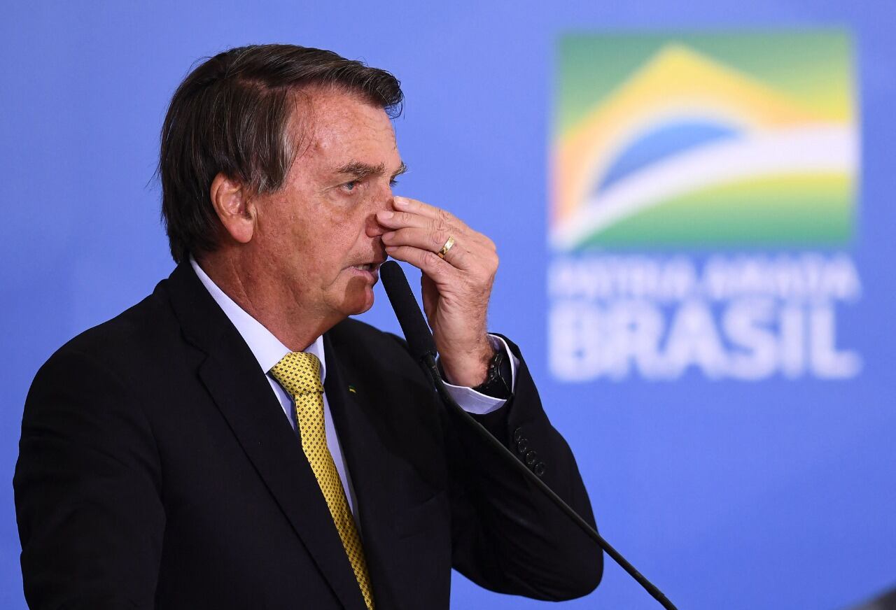 Jair Bolsonaro no ahorró epítetos para referirse a la investigación.