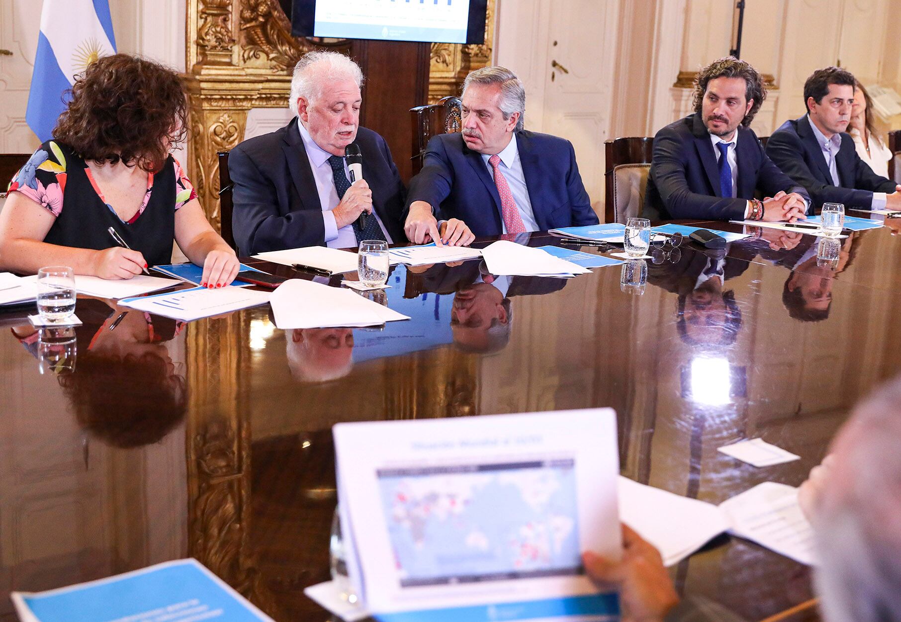 El ministro de Salud, Ginés González García, junto al presidente Alberto Fernández.