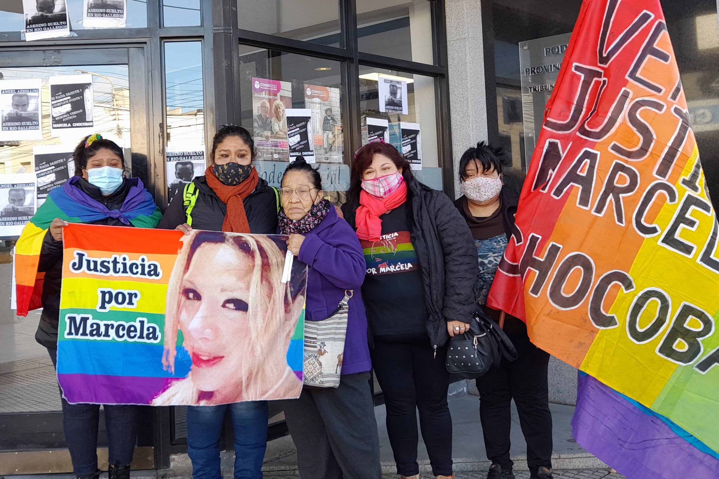 Las hermanas y la mamá de Marcela Chocobar exigiendo justicia por ella. 