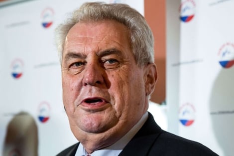 El presidente checo Milos Zeman se comunicó con su par ruso Vladimir Putin para pedirle dosis de Sputnik V.