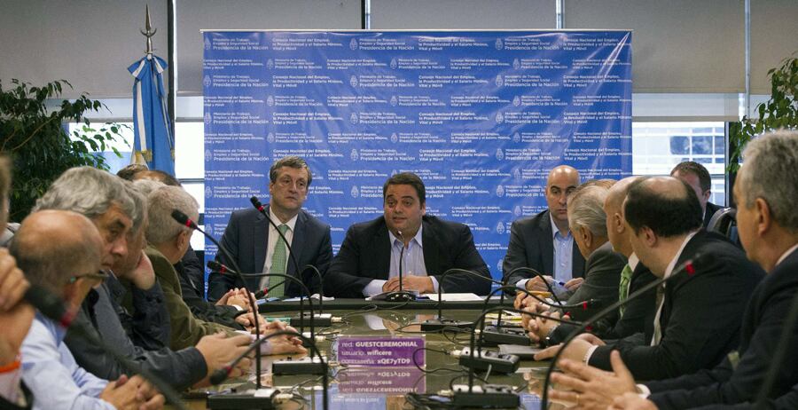 Según los gremios, el ministro de Trabajo Jorge Triaca adelantó que "laudará" para imponer la propuesta del Gobierno.