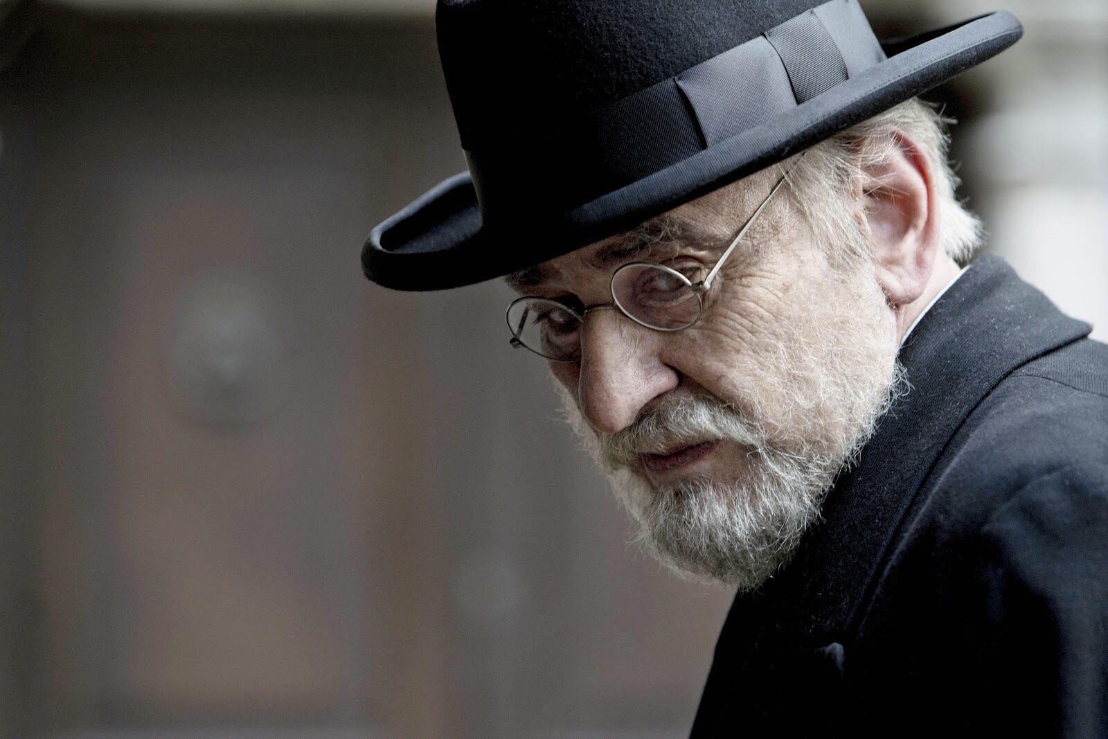 Como Unamuno, Karra Elejalde parece convencido de estar actuando para la Historia, como el propio personaje.